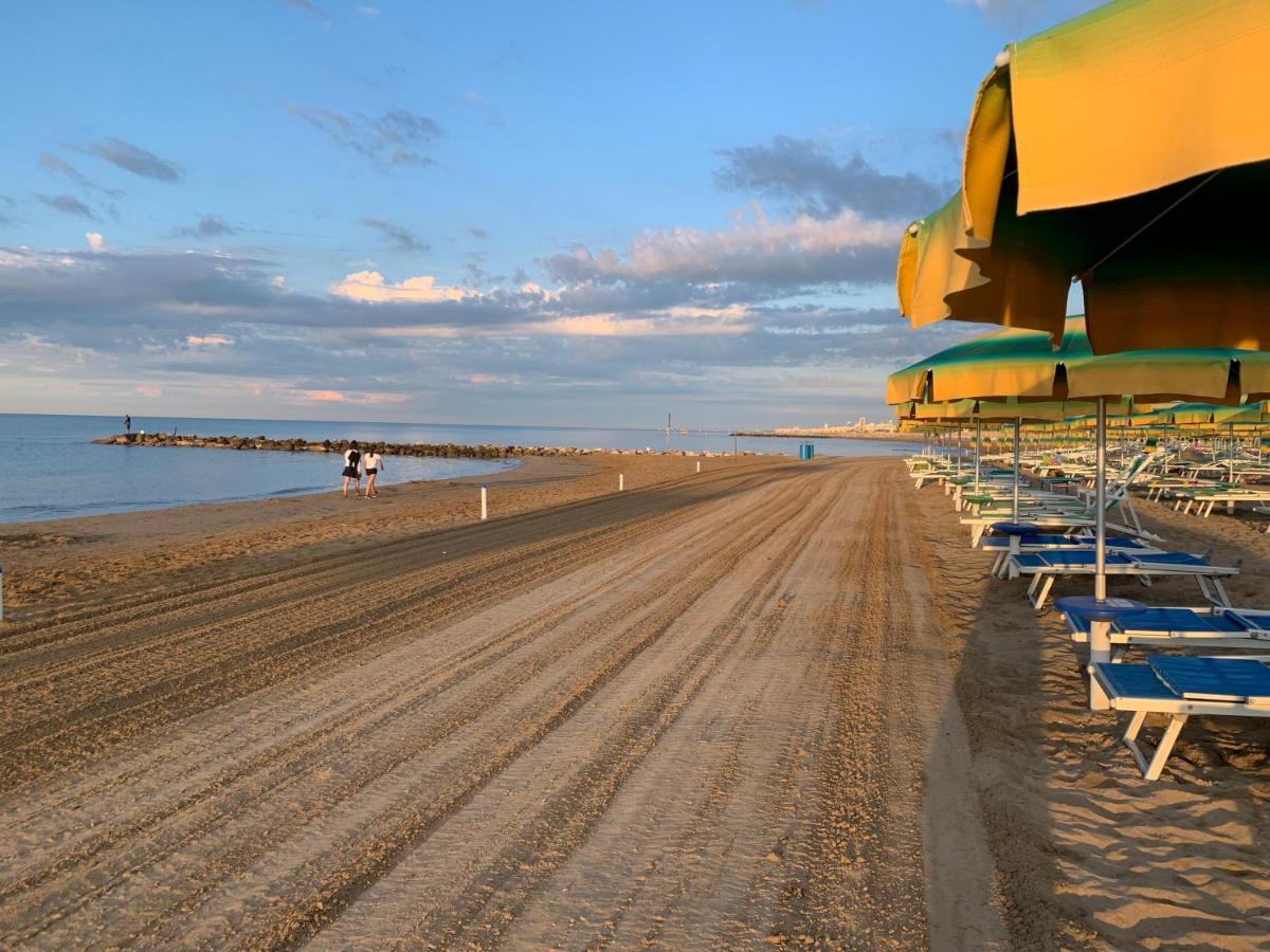Hotel Beau Rivage Pineta Lido di Jesolo Exterior photo