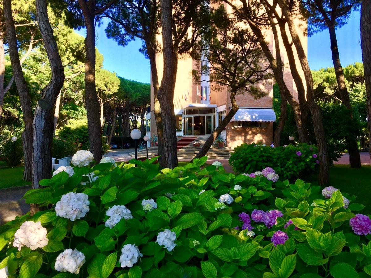 Hotel Beau Rivage Pineta Lido di Jesolo Exterior photo