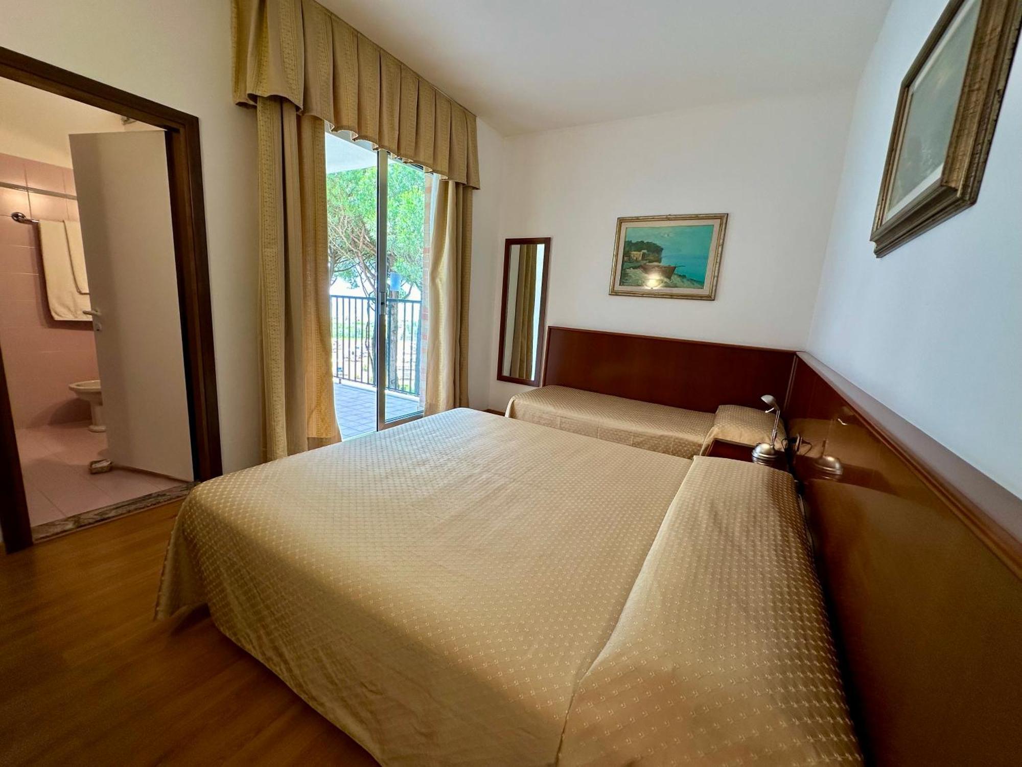 Hotel Beau Rivage Pineta Lido di Jesolo Exterior photo