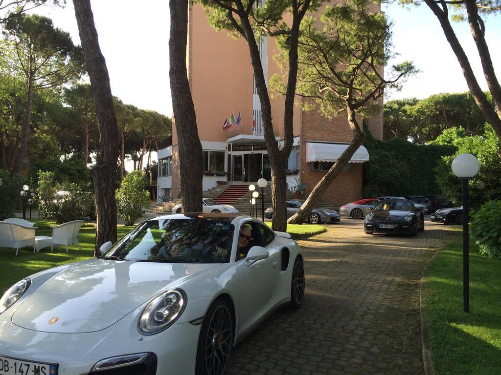 Hotel Beau Rivage Pineta Lido di Jesolo Exterior photo