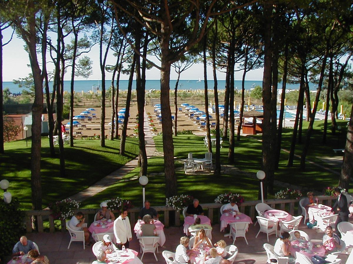 Hotel Beau Rivage Pineta Lido di Jesolo Exterior photo